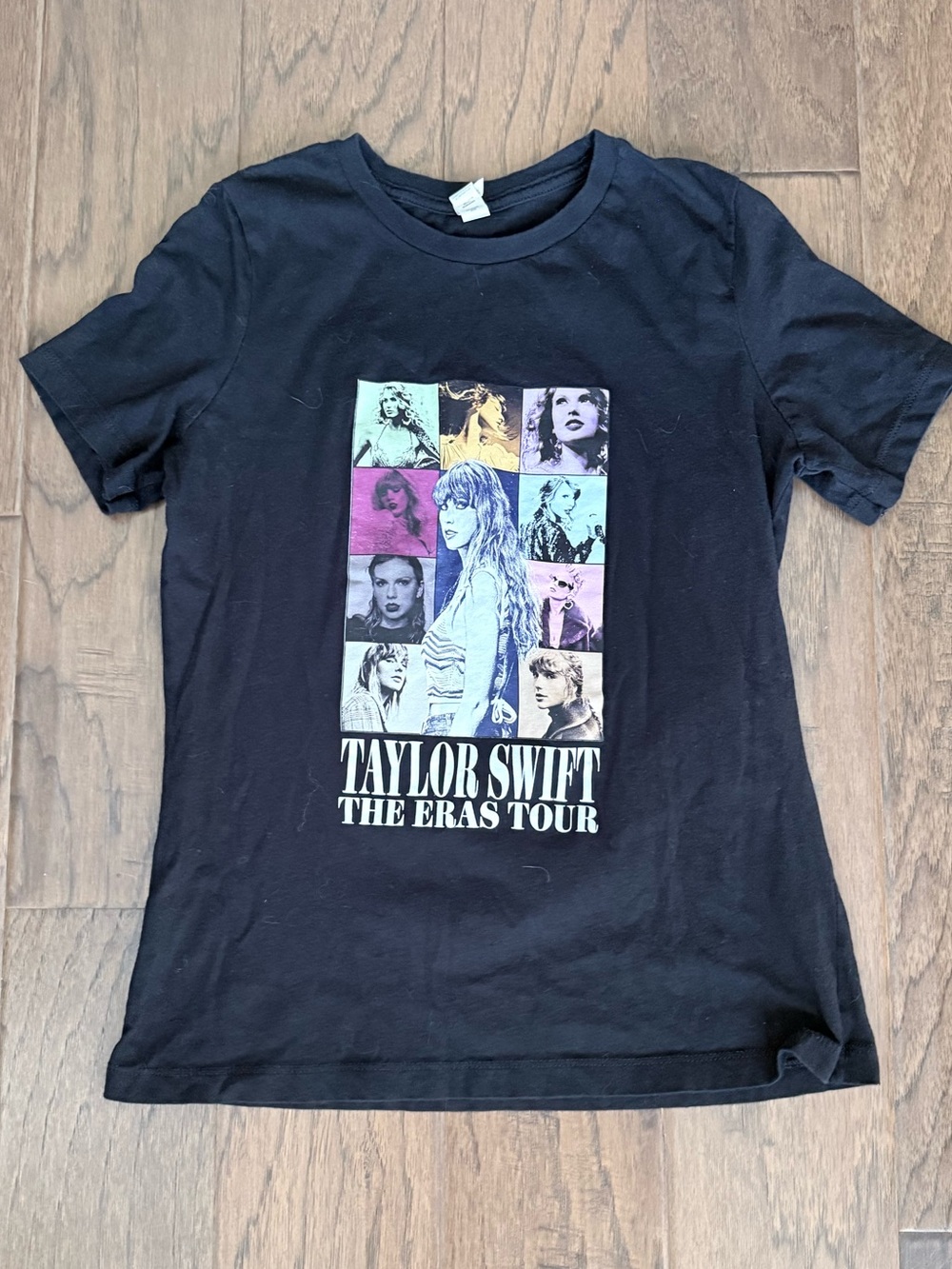 Women’s small Taylor Swift concert t shirt